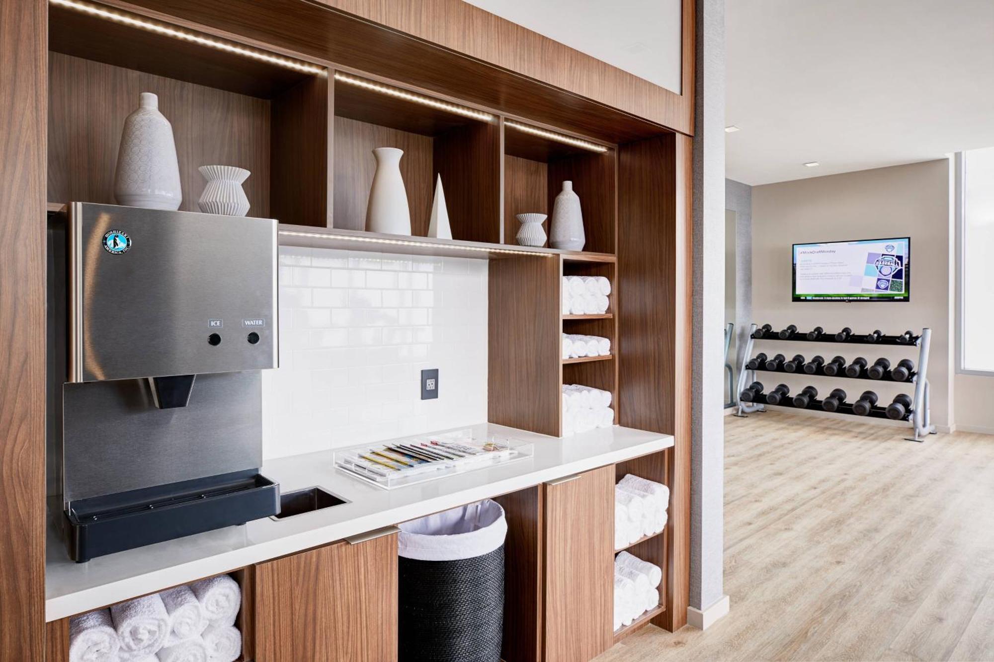 Ac By Marriott North Hills 3*