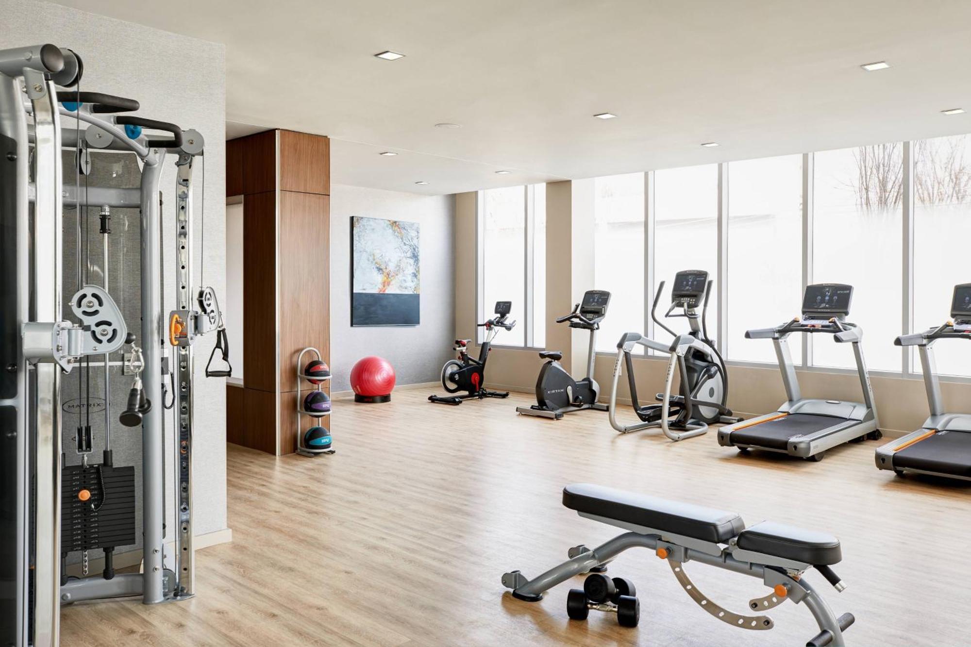 Ac By Marriott North Hills Hotel 3*